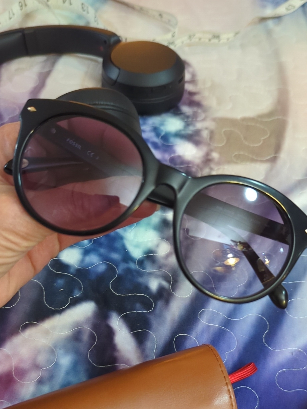 Fossil Women's Round Cat-Eye Sunglasses – Black Frame & Purple Gradient Lenses - Picture 3 of 17
